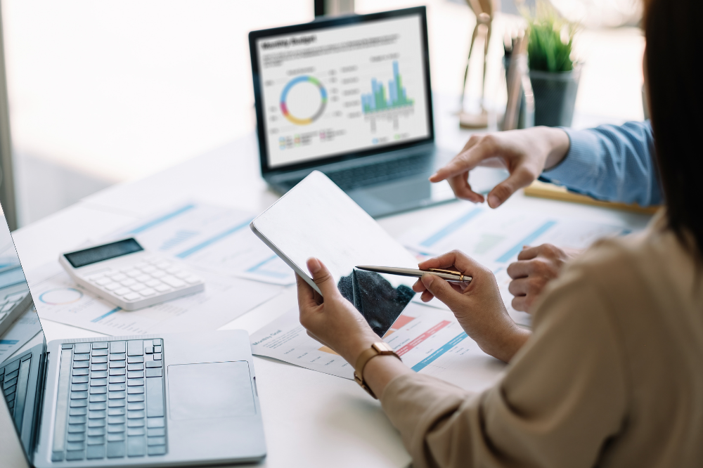 Employees making a business plan using data.